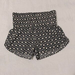 2/$15 Vanilla Star High Rise Shorts Women's Medium Pull-on Geometric Sun Star